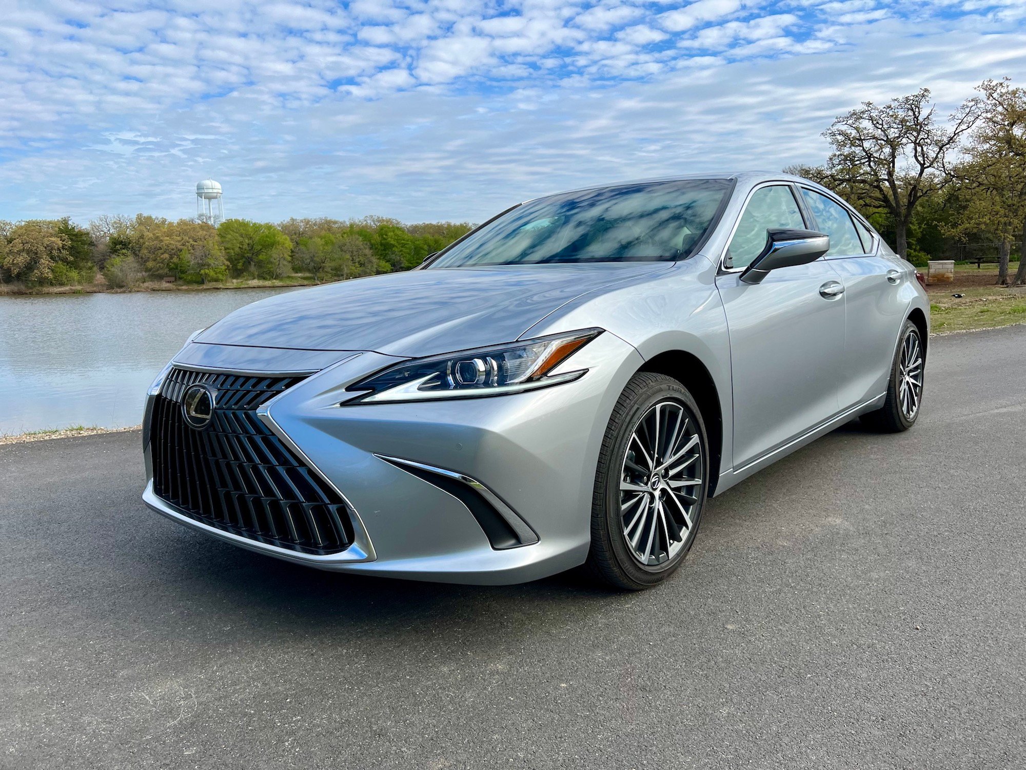 REVIEW: 2023 Lexus ES 300h Ultra Luxury